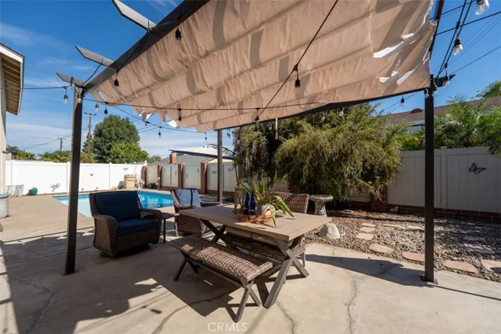 Enjoy the serene ambiance and create unforgettable memories in this beautiful outdoor retreat!