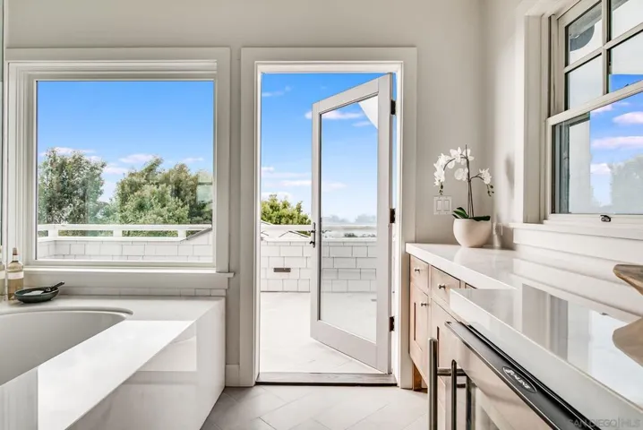 744 Muirlands Vista Way, La Jolla, California 92037