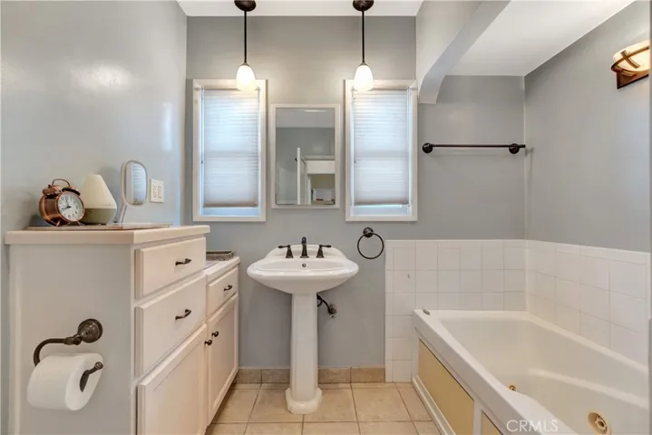 3733 Rose Avenue, Long Beach, California 90807