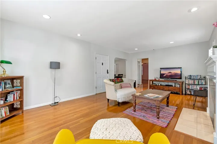 3733 Rose Avenue, Long Beach, California 90807
