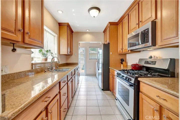 3733 Rose Avenue, Long Beach, California 90807