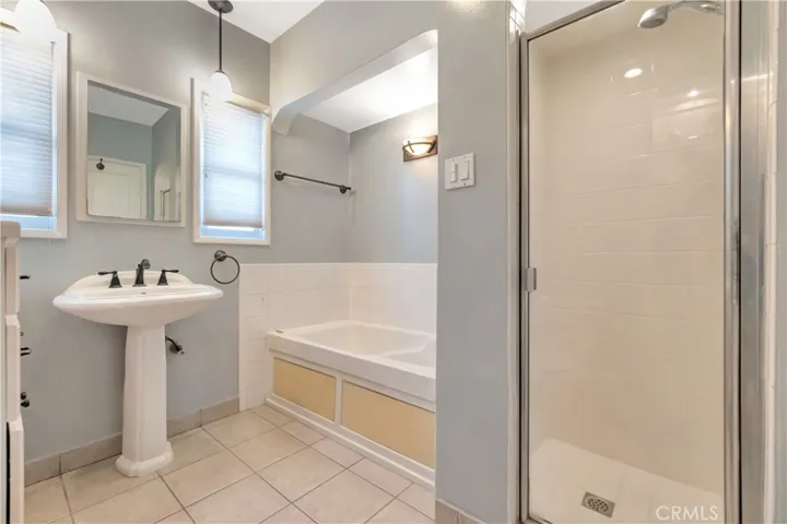 3733 Rose Avenue, Long Beach, California 90807