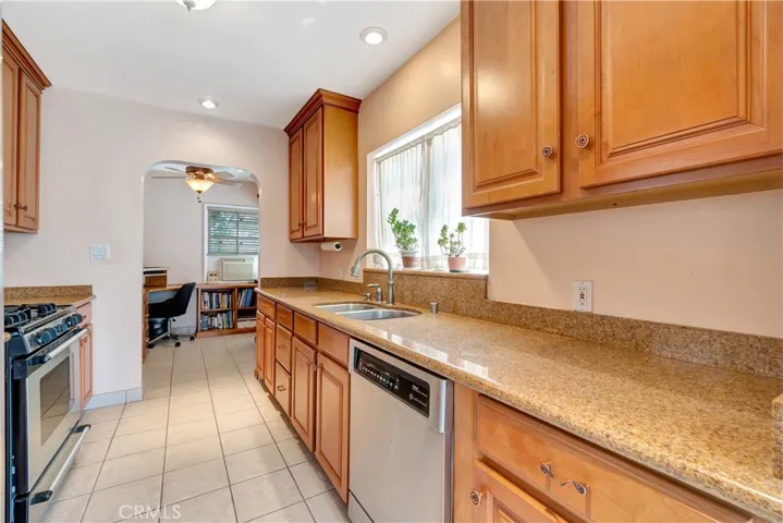 3733 Rose Avenue, Long Beach, California 90807