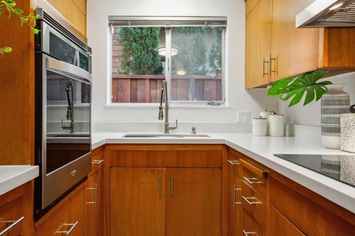 131 Hawthorne Avenue F, Palo Alto, California 94301