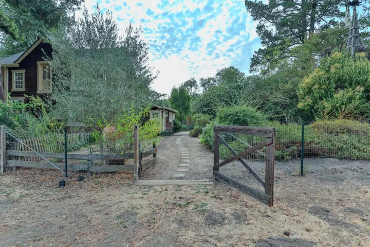 4815 Hecker Pass Road, Gilroy, California 95020