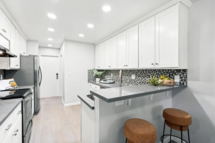 670 San Antonio Road 6, Palo Alto, California 94306