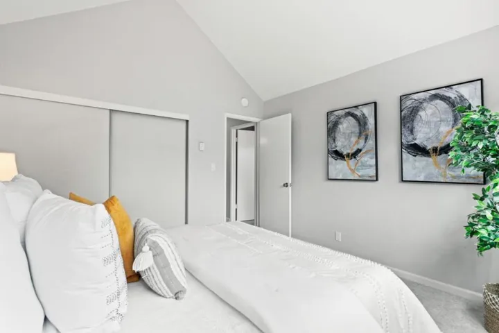 670 San Antonio Road 6, Palo Alto, California 94306