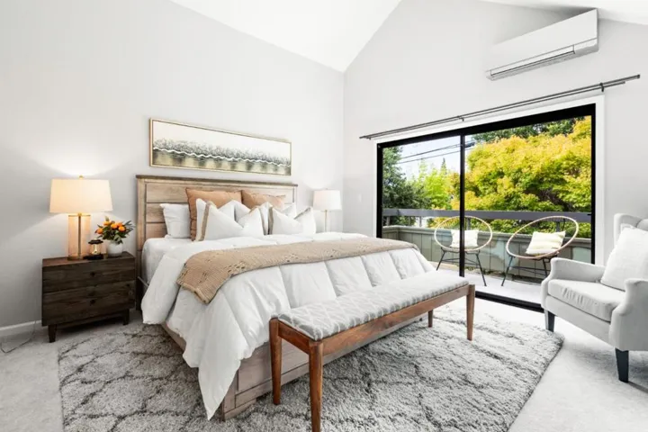 670 San Antonio Road 6, Palo Alto, California 94306