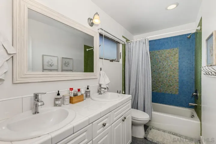 438 S Nardo Ave., Solana Beach, California 92075