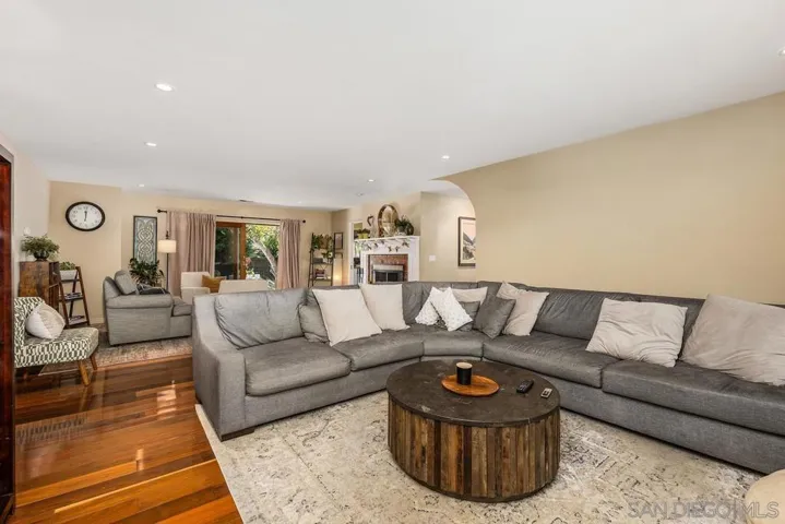 438 S Nardo Ave., Solana Beach, California 92075