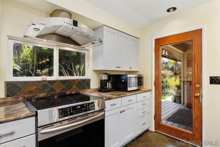 438 S Nardo Ave., Solana Beach, California 92075