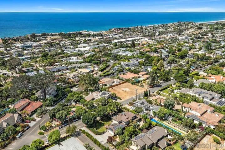 438 S Nardo Ave., Solana Beach, California 92075