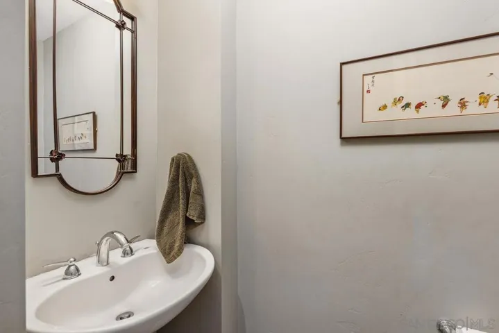 438 S Nardo Ave., Solana Beach, California 92075