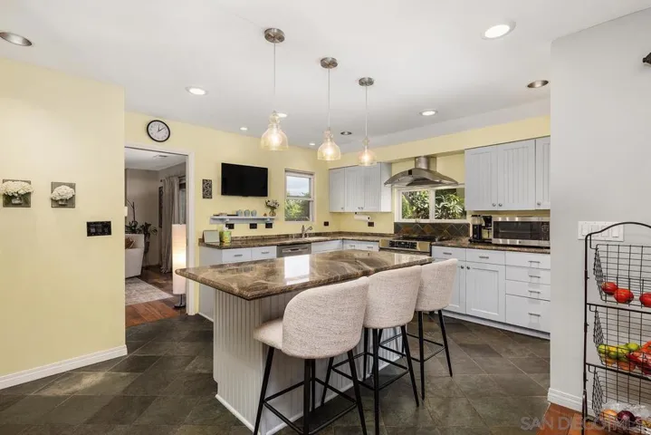 438 S Nardo Ave., Solana Beach, California 92075