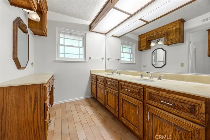 1821 Via Luna Drive, La Habra Heights, California 90631