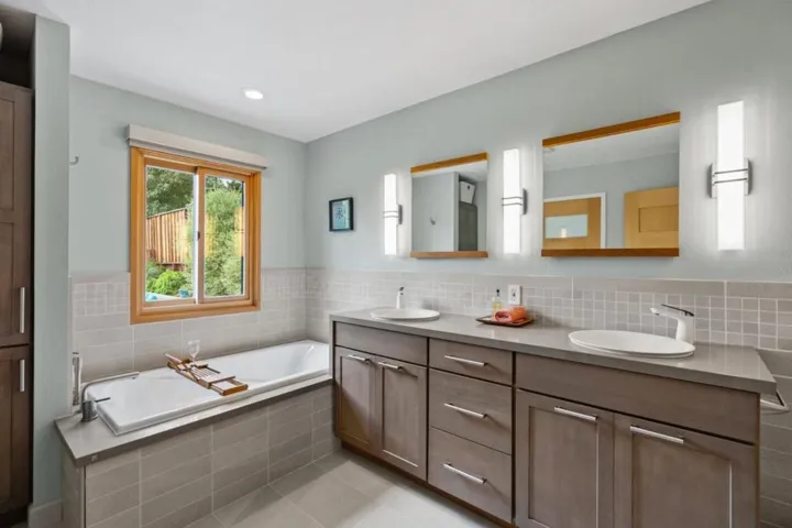 2545 Eaton Avenue, San Carlos, California 94070