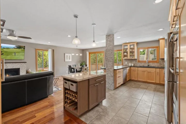 2545 Eaton Avenue, San Carlos, California 94070