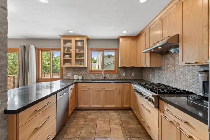 2545 Eaton Avenue, San Carlos, California 94070