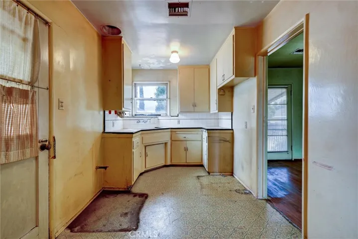 14047 Beaver Street, Sylmar, California 91342