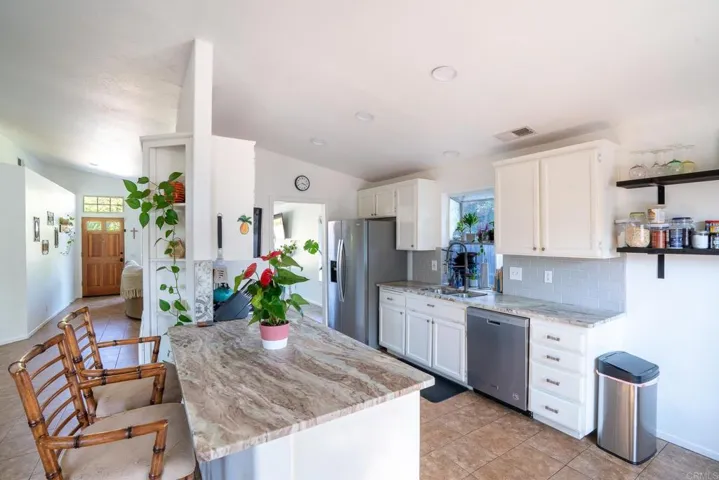 103 S Mercedes Rd., Fallbrook, California 92028