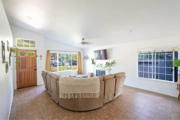 103 S Mercedes Rd., Fallbrook, California 92028