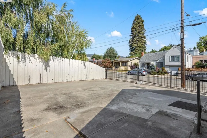2548 Macarthur Blvd, Oakland, California 94602