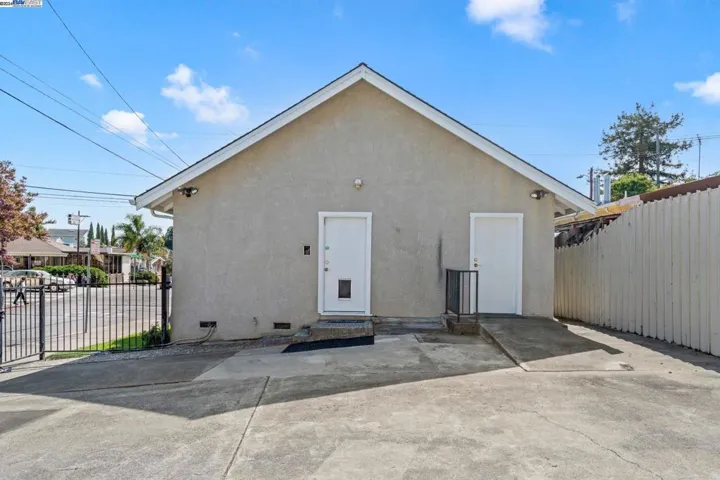 2548 Macarthur Blvd, Oakland, California 94602