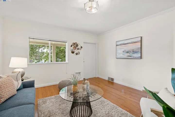 2548 Macarthur Blvd, Oakland, California 94602