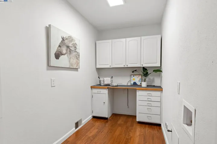 2548 Macarthur Blvd, Oakland, California 94602