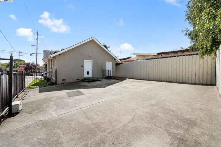 2548 Macarthur Blvd, Oakland, California 94602