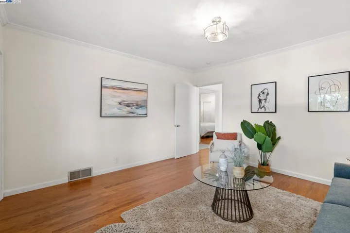 2548 Macarthur Blvd, Oakland, California 94602