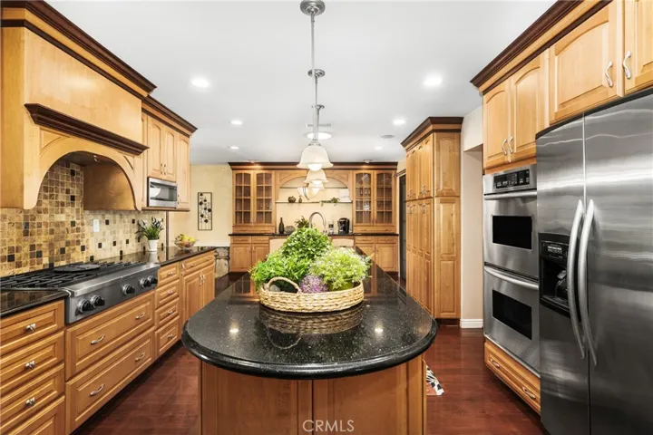 Upgraded Kitchen - high end cabinets and granite counters