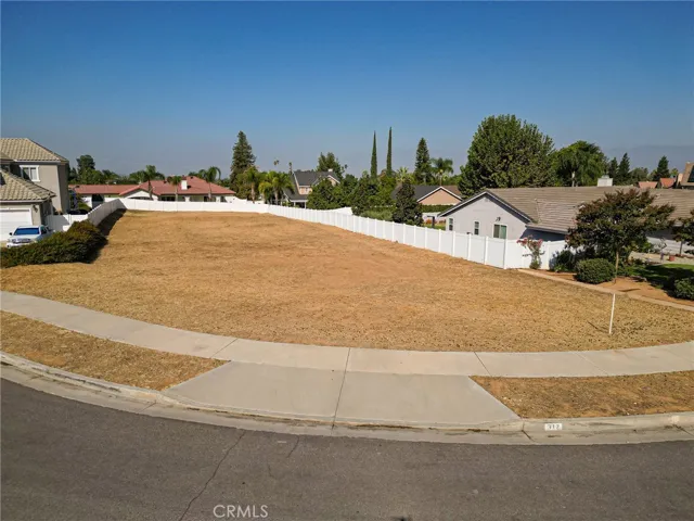 312 Silvertree Lane, Redlands, California 92374