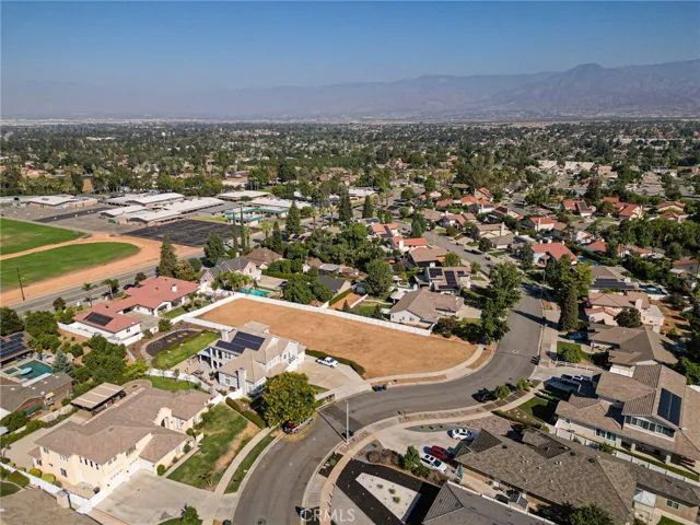 312 Silvertree Lane, Redlands, California 92374