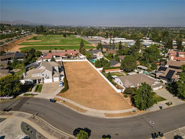 312 Silvertree Lane, Redlands, California 92374