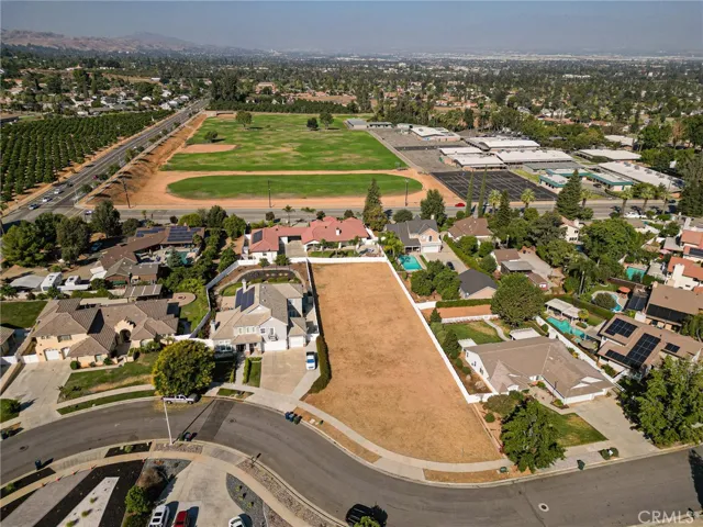 312 Silvertree Lane, Redlands, California 92374