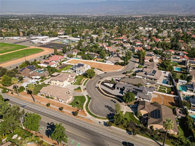 312 Silvertree Lane, Redlands, California 92374