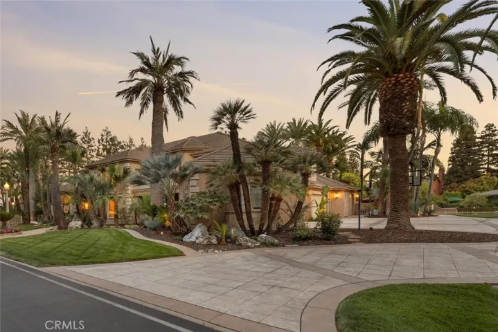 5911 W Prospect Drive, Visalia, California 93291