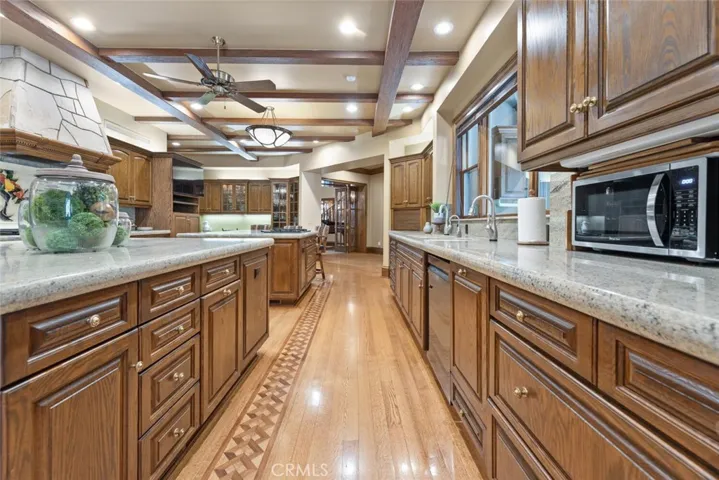 5911 W Prospect Drive, Visalia, California 93291