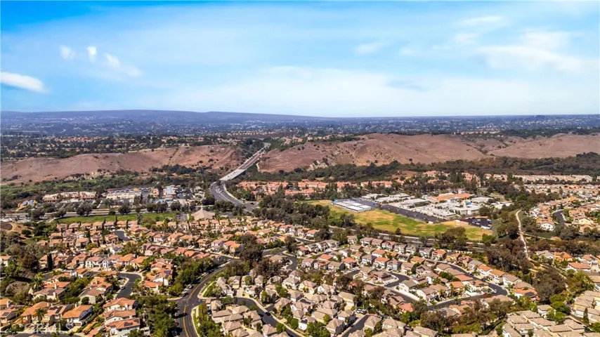 133 Bloomfield Lane, Rancho Santa Margarita, California 92688