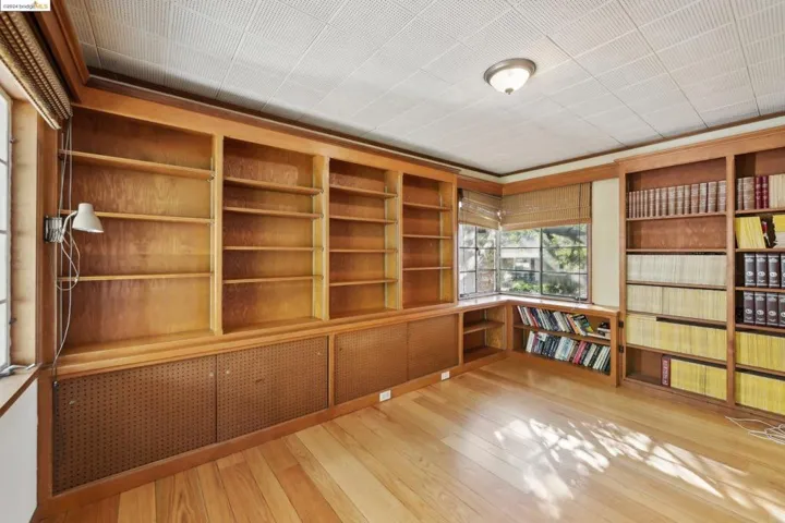 1010 Ulfinian Way, Martinez, California 94553