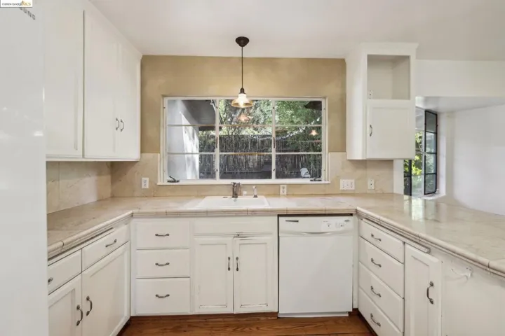 1010 Ulfinian Way, Martinez, California 94553