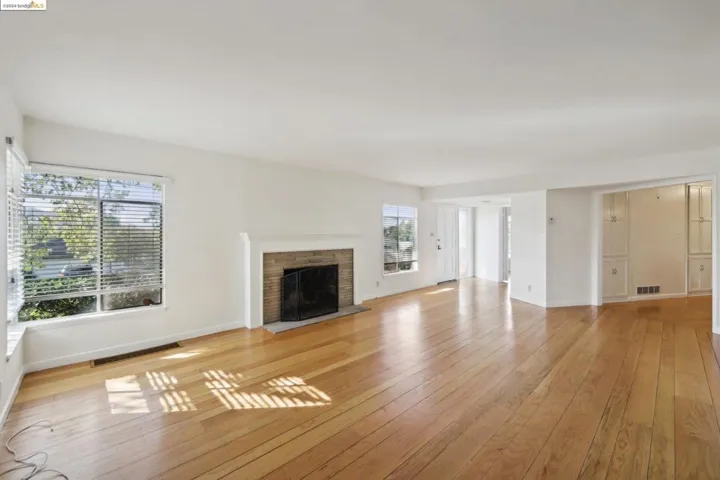 1010 Ulfinian Way, Martinez, California 94553
