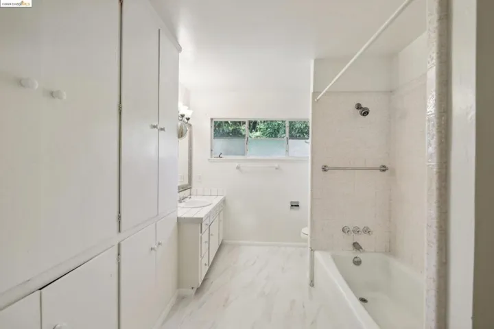 1010 Ulfinian Way, Martinez, California 94553