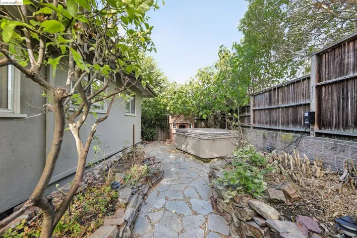 1010 Ulfinian Way, Martinez, California 94553