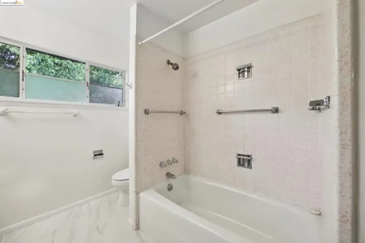 1010 Ulfinian Way, Martinez, California 94553