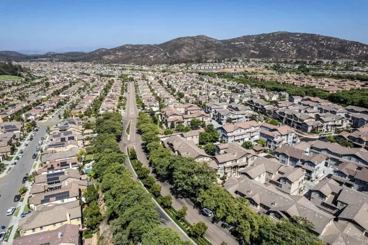 16915 Hutchins Lndg 59, San Diego, California 92127