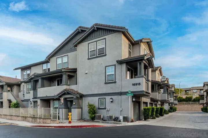 16915 Hutchins Lndg 59, San Diego, California 92127