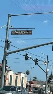 INTERSECTION CLOSE TO CTR. INTERSECTION CLOSE TO CTR.