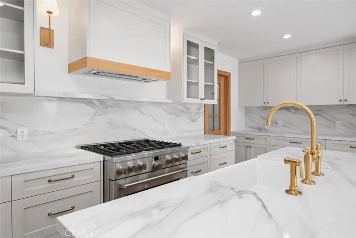 122 W Avenida Valencia, San Clemente, California 92672